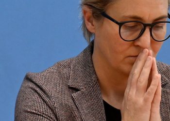 Sol Parti Eş Genel Başkanı görevini bıraktı