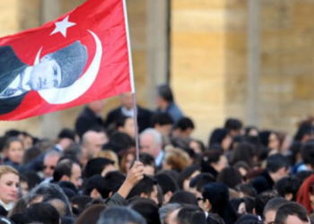 'Sosyal demokrat ve Atatürkçü'yüm' diyenlerin sayısı 'milliyetçi ve muhafazakarım' diyenlerin sayısını geçti