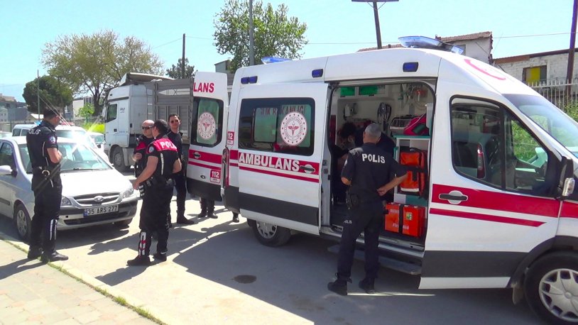 Sosyal medyada küfürleştiler, ara sokakta birbirlerine girdiler! 1'i ağır 2 yaralı