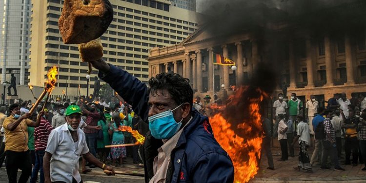 Sri Lanka iflas etti, yurtdışındaki vatandaşlarından para yollaması için IBAN paylaştı