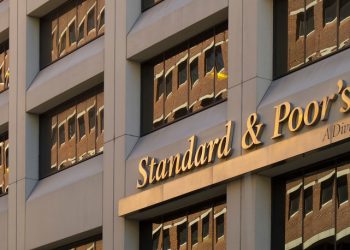 Standard&Poor's, Türkiye'nin kredi notunu düşürdü