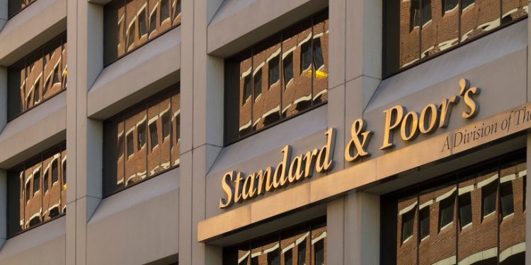 Standard&Poor's, Türkiye'nin kredi notunu düşürdü
