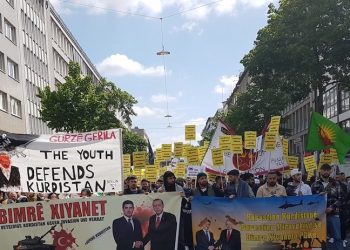 Sınırötesi harekat Düsseldorf'ta protesto edildi