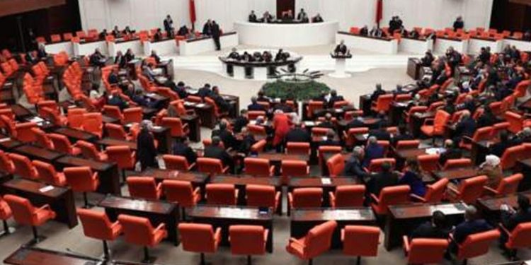 TBMM Genel Kurulunda, Spor Kulüpleri ve Spor Federasyonları Kanunu Teklifi'nin 13 maddesi kabul edildi