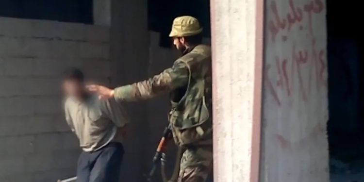 Tadaman Katliamı: The Guardian, Esad'a bağlı güçlerin 41 sivili infaz edip bir çukurda yaktığını gösteren görüntüleri yayınladı