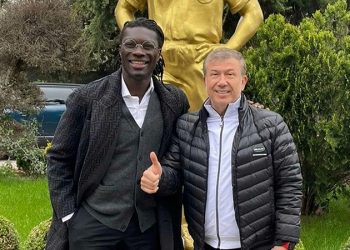 Tanju Çolak'tan, Gomis'e tavsiye: Gol yollarına daha yakın oynamalısın