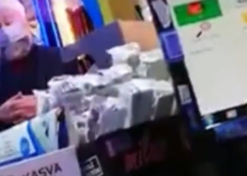 Tebliğcilere fetva vermek için girdikleri tekel bayisinden tokat gibi cevap: 'Ensar Vakfı falan var, oralara gidin'