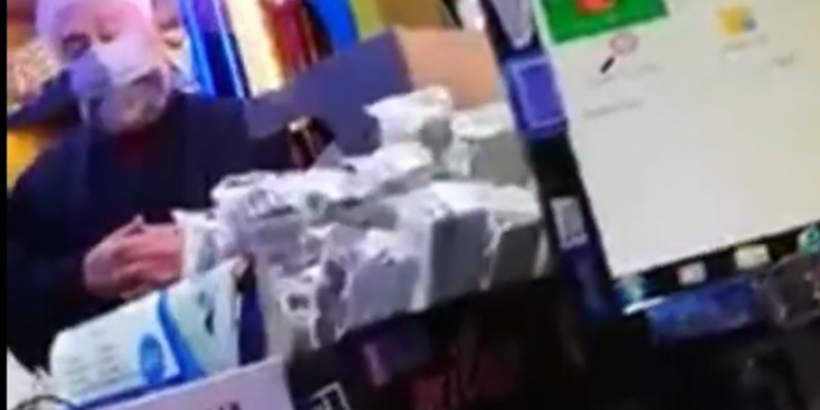 Tebliğcilere fetva vermek için girdikleri tekel bayisinden tokat gibi cevap: 'Ensar Vakfı falan var, oralara gidin'