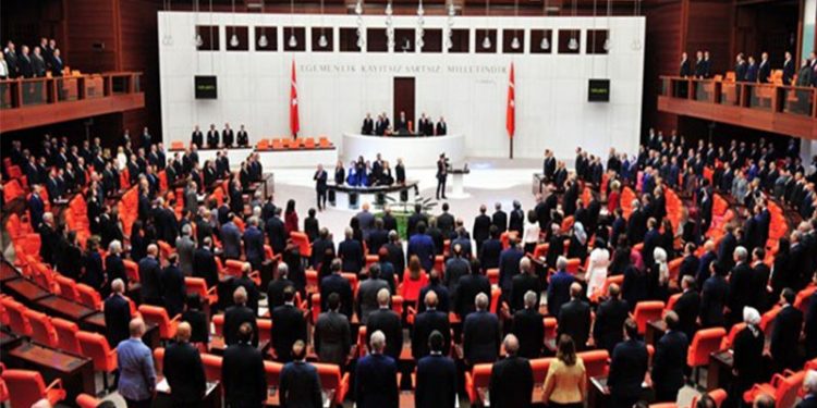 Torba teklif kabul edildi: İktidar müteahhitlerin ‘ek fiyat farkı’ taleplerini karşılıyor