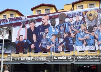 Trabzonspor için 350 metrekarelik afiş yaptırdılar