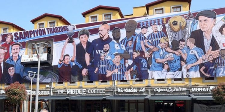 Trabzonspor için 350 metrekarelik afiş yaptırdılar