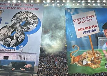 Trabzonspor tribünlerinden "üç büyükler"e gönderme, Fenerbahçe'ye şampiyonluk mesajı!