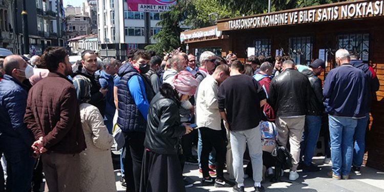 Trabzonspor'un şampiyonluk biletleri karaborsada 30 bin liraya satılıyor!