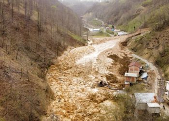 Trabzon’da heyelan; 5 ev toprak altında kaldı, 19 ev boşaltıldı