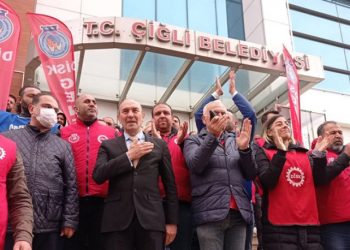 Tunç Soyer'den grevdeki belediye işçilerine: Çığlığınızı duydum ve geldim, yanınızdayım
