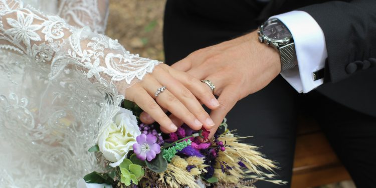 TÜİK açıkladı: Görücü usulü evlilik yaygın, ev işlerinde yük kadınların omzunda