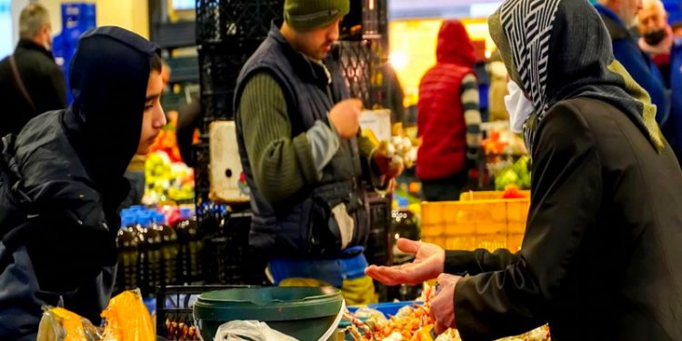 "Türkiye bir süre daha yüksek enflasyonu yaşayacak"