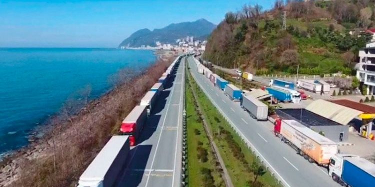 Türkiye gazetesi: TIR şoförleri ülkeden kaçıyor