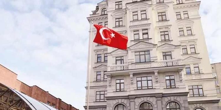 Türkiye’nin Kiev Büyükelçiliği, Kiev’de yeniden faaliyetlerine başladı