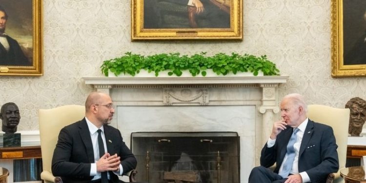 Ukrayna Başbakanı Beyaz Saray'da Biden'la görüştü