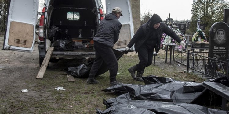Ukrayna: Buça'daki toplu mezardan çıkan 40 ceset sivillere ait