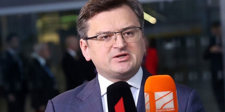 Ukrayna Dışişleri Bakanı Kuleba'dan NATO'ya 'Bize silah verin, savaş Ukrayna'da kalsın' çağrısı