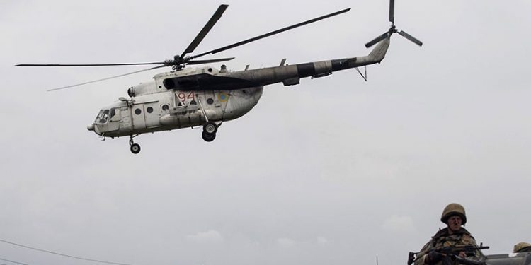 Ukrayna helikopterleri Rus hava savunmasını atlatıp petrol deposunu vurdu