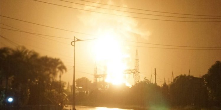 Ukrayna ordusu Rusya'da petrol rafinerisini vurdu