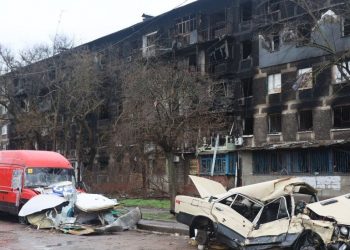 Ukrayna savaşı: Rusya, Mariupol'deki Ukrayna kuvvetlerine teslim olmaları için süre tanıdı