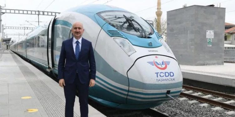 Ulaştırma Bakanı Karaismailoğlu'ndan zam savunması: Hızlı tren toplu taşıma değildir