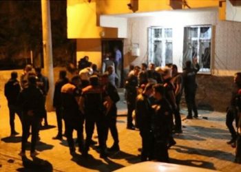 Urfa'da iftar sonrası komşular arasında taşlı sopalı kavga: 8 yaralı