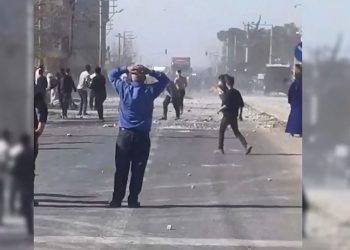 Urfa'da iki grup, yol kapatıp taşlı sopalı birbirine girdi: 14 yaralı