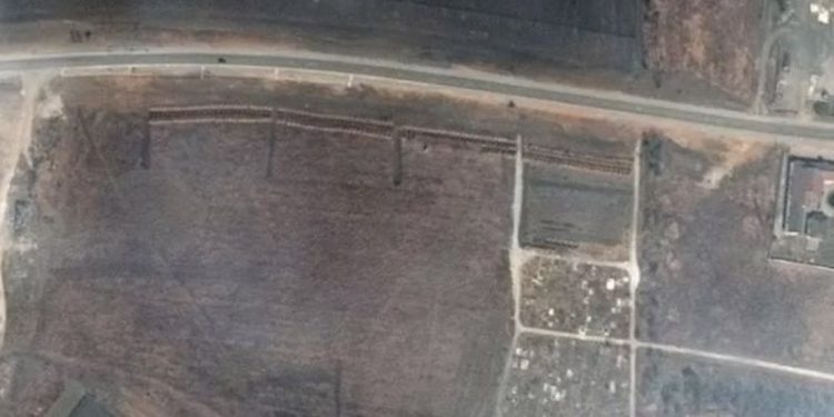 Uydu görüntüleri yayınlandı: 'Mariupol'de toplu mezarlar kazıldı'