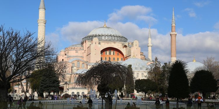 Valilik İBB’nin Sultanahmet Meydanı’ndaki Ramazan etkinliğini yasakladı