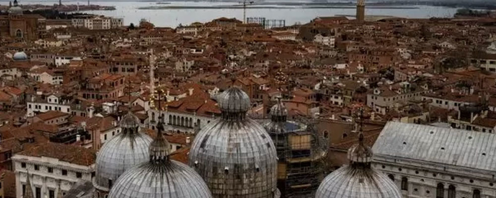 Venedik'e günübirlik ziyaretler için rezervasyon ve 'ayakbastı' ücreti şartı getirilecek