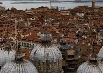 Venedik'e günübirlik ziyaretler için rezervasyon ve 'ayakbastı' ücreti şartı getirilecek