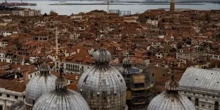 Venedik'e günübirlik ziyaretler için rezervasyon ve 'ayakbastı' ücreti şartı getirilecek