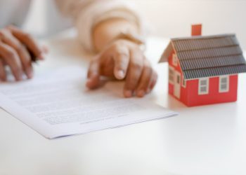 Yeni Şafak yazarı: Yabancılara satışta alt-orta gelir grubunun hedefindeki gayrimenkuller kapsam dışı tutulabilir