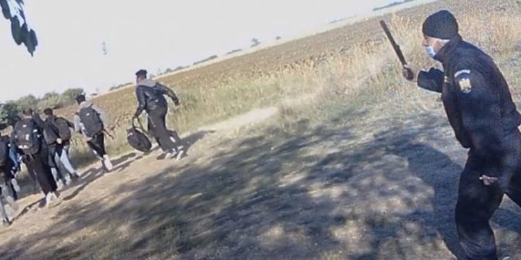 Yunan sınırındaki geri itmeler nedeniyle suçlanan Frontex Direktörü istifa etti