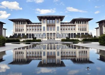 Yurttaştan alınan vergiler rekor kırdı, Saray ve bakanlıkların giderleri katlanarak arttı