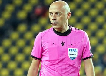 "Yılın hakemi" seçilen Cüneyt Çakır'dan MHK ve TFF'ye gönderme!