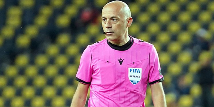 "Yılın hakemi" seçilen Cüneyt Çakır'dan MHK ve TFF'ye gönderme!