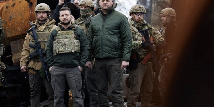 Zelenski, Rus güçlerinin çekildiği şehirleri ziyaret etti: Yeniden hayata döndürmek için elimizden geleni yapacağız