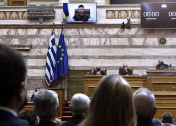 Zelenski, Yunanistan Parlamentosu'ndaki konuşmasında Azov Taburu üyesine söz verdi; Çipras, "Parlamentomuzda Nazi'ler konuşamaz!" dedi