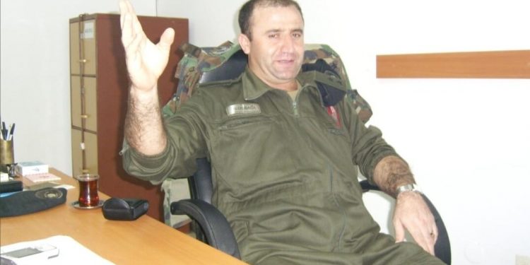 Karısını kızını dövüp sokağa atan, emrindeki astsubayı vuran bir psikopatın TSK’da yükseliş hikayesi! Kim bu Barış Dedebağı?