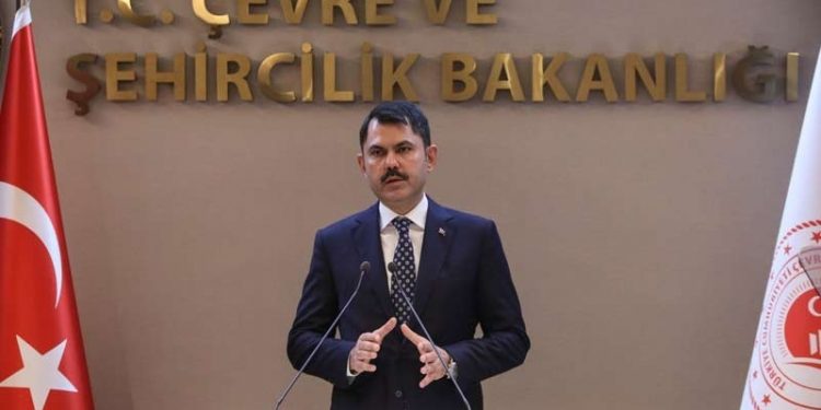 Çevre Bakanı Kurum’a tepki: Attığı imzadan haberi yok, kendi kendini yalanlıyor