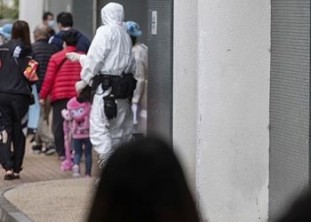 Çin'de son 24 saatte 24 bin 411, Hong Kong'da 574 Kovid-19 vakası tespit edildi