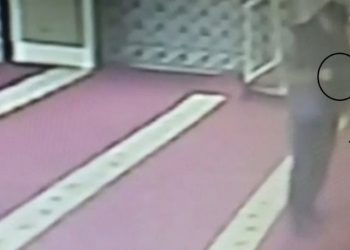 Önce namaz kıldı sonra camiyi soydu