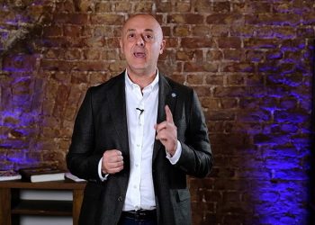 Ümit Özlale: AKP, kendine yakın kişileri uzun vadede ciddi bir bütçe oluşturacağını bilerek işe alıyor