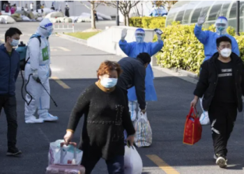 Üç haftadır tam kapanma uygulanan Şangay'da iyileşen 11 bin kişi karantina tesisinden tahliye edildi